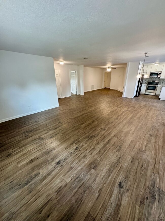 Photo - 3003 Lemmontree Ln