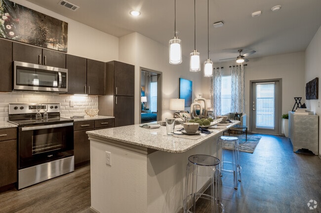 2HAB, 2BA - 1022 ft² - The Grand at Manor Apartments