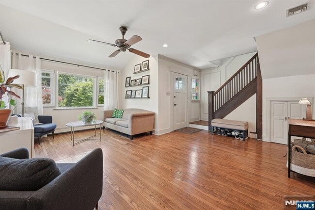 Photo - 211 Pinelynn Rd