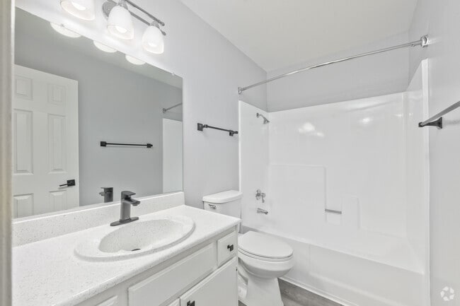 2BR, 2BA - 900SF - Second Bathroom