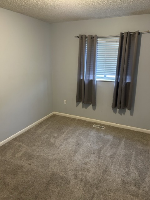 East room - 189 N 300 W Unit North room Rental