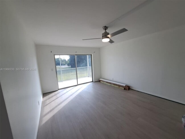 Photo - 5100 SW 90th Ave Unidad 208