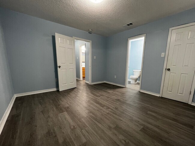 Photo - 2820 Pakenham Dr