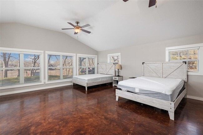 Photo - 1012 Buerger Ln