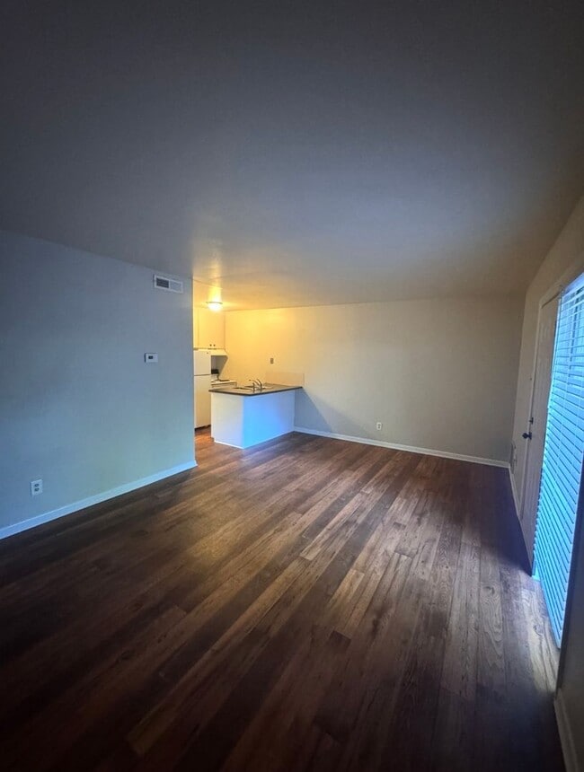 Photo - Lanai Apartments LLC