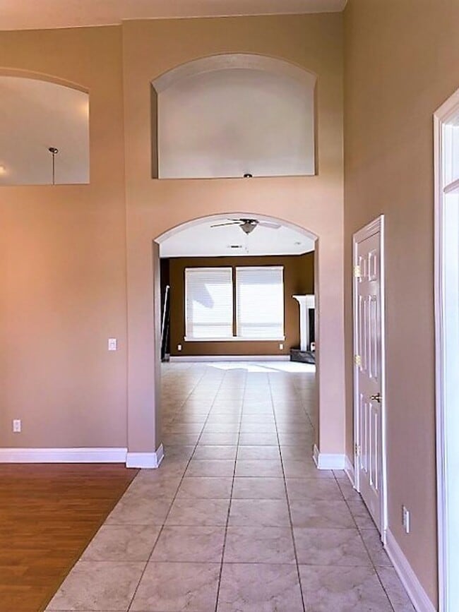 Photo - 518 Castenda Dr