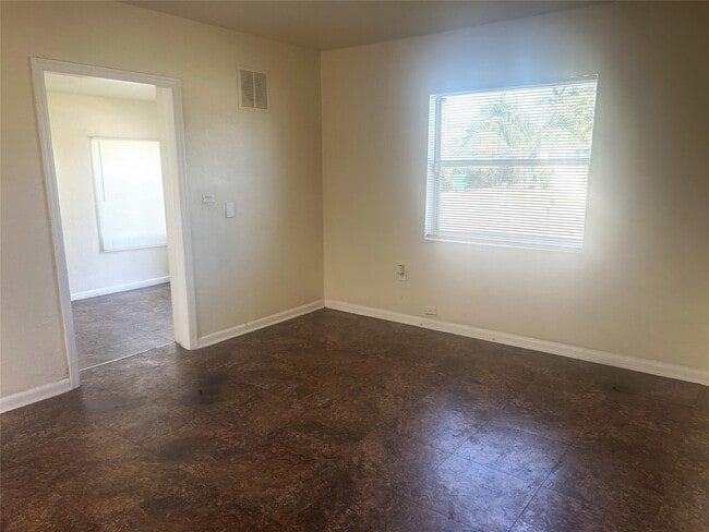 Photo - 3050 NW 5th Ct