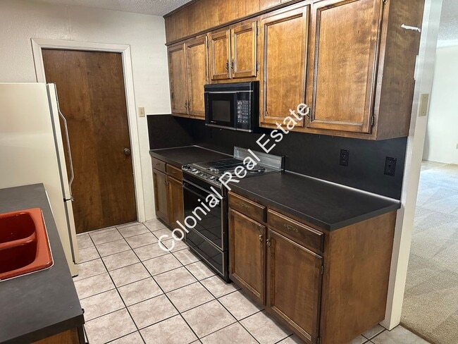 Photo - Spacious and Unique 2 Bedroom, 2 Bathroom Home with Wet Bar Area!