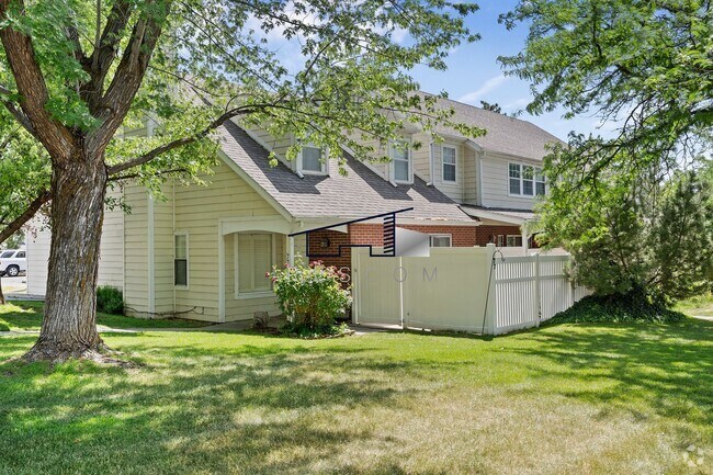 Building Photo - Clean Centerville 4 Bedroom Condo