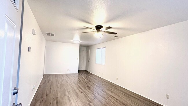 Photo - 768 Heritage Ln