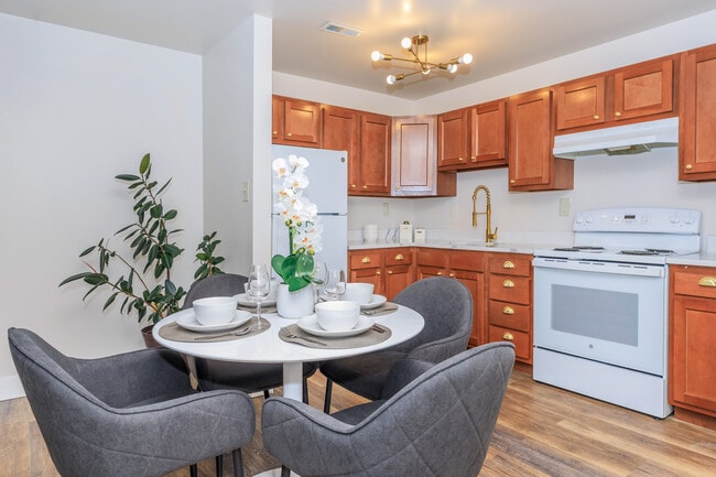The Reserve at Barrington - The Reserve at Barrington Apartments