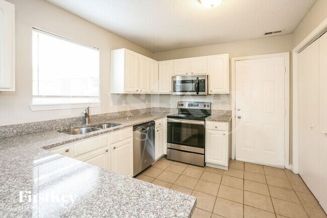 Photo - 10319 Kensil St