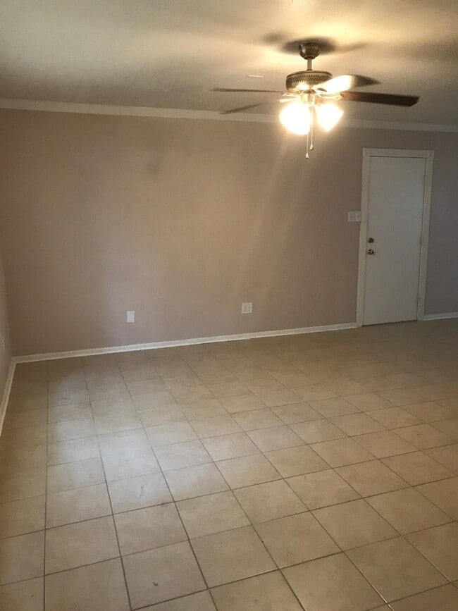 Building Photo - 208 Laurie Ln Rental