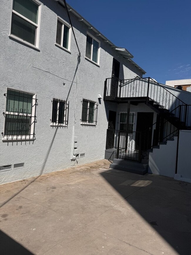 Photo - FOR RENT — COMPLETELY REMODELED Apartment Unidad 3529