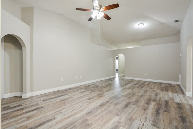 Photo - 3254 Erskine Dr