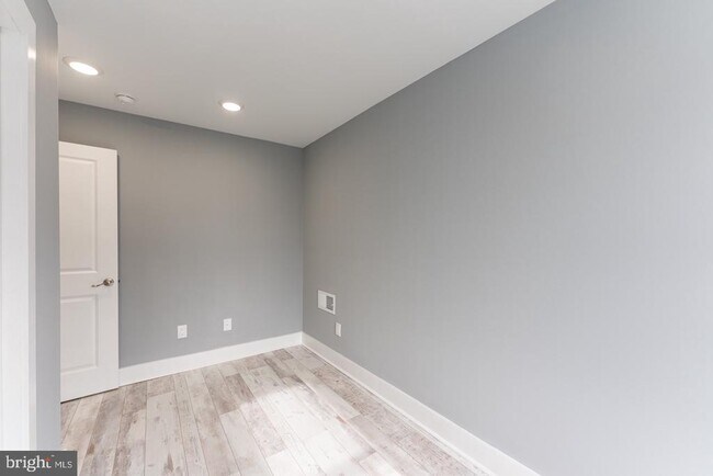 Photo - 3252 Miller St Unit 2