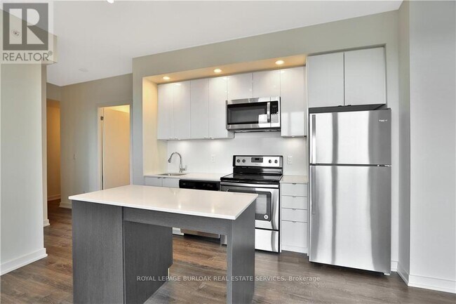 Photo - 5240 Dundas St