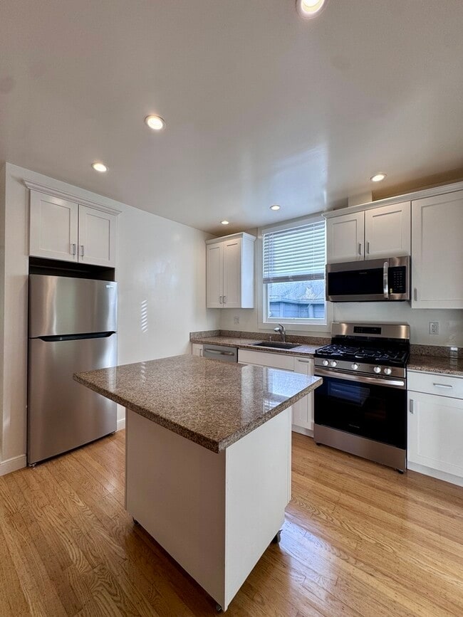 Photo - 184 Pixley St