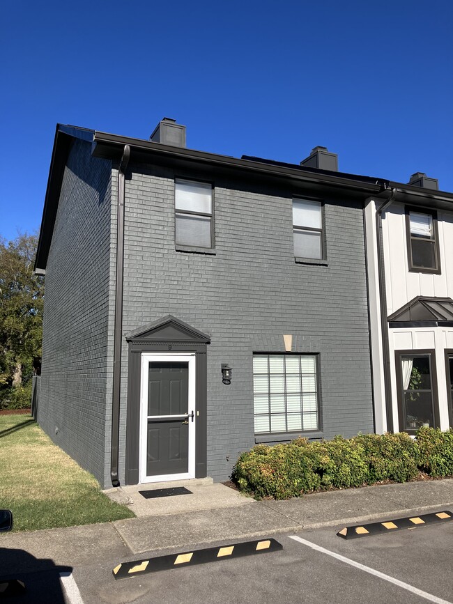 Building Photo - 2112 Blair Blvd Unit 9