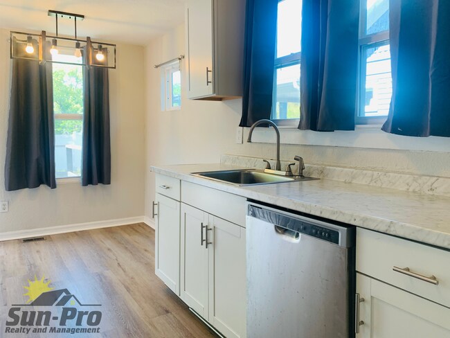 Photo - 212 Mullally St