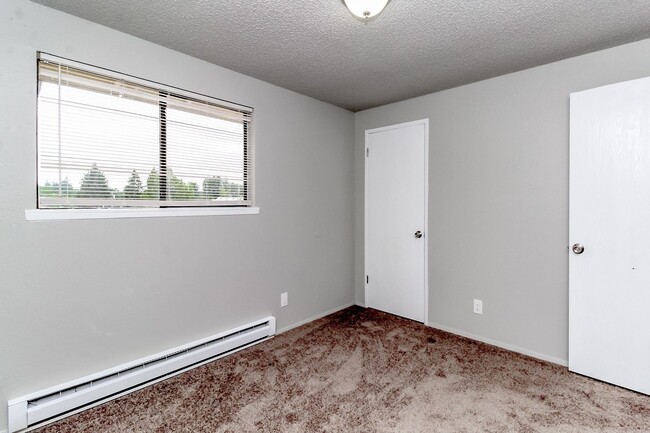 Photo - Olympia Townhouses - 211 Pattison