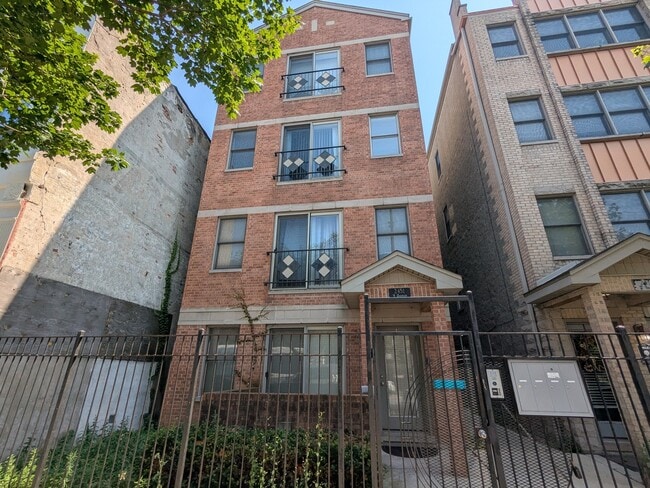 Photo - 2451 W Harrison St House