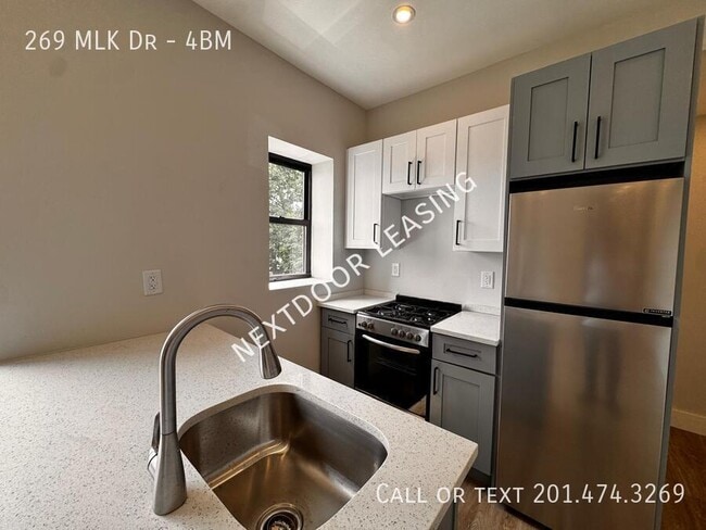 Building Photo - 269 M.L.K. Drive Unit 4BM