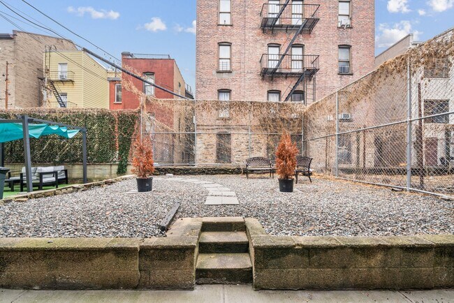 Building Photo - Hughes BH LLC (2507) Unit 3