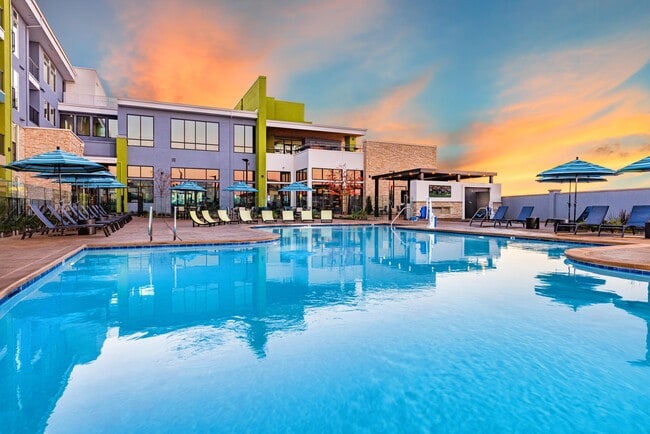 Building Photo - Zeta