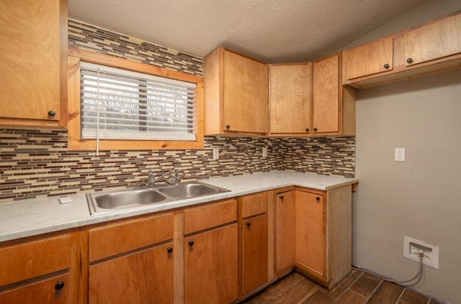 Photo - 704 Roundhouse Rd