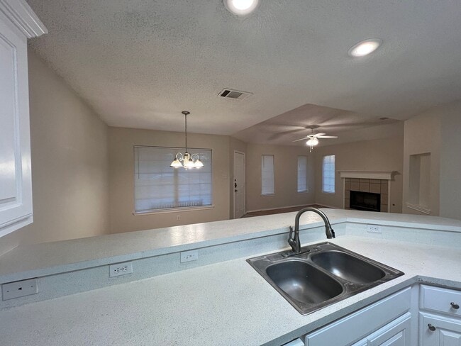 Photo - 3110 110th St