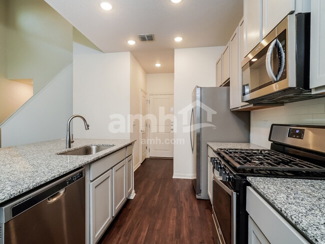 Photo - 2739 Spencebrook