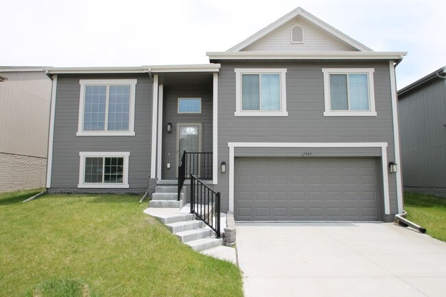 Building Photo - 3 Bed 2 Bath Bennington Rental
