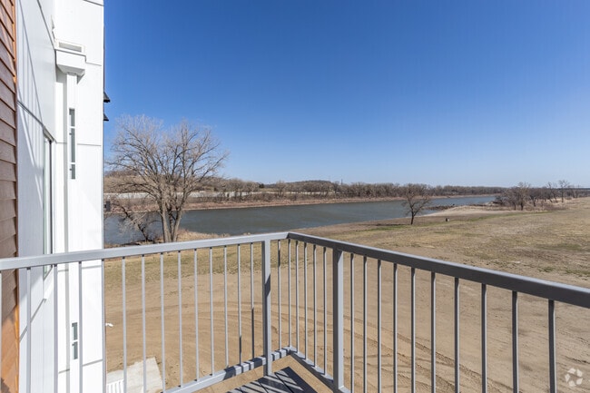 2BR, 2BA - 1,071SF