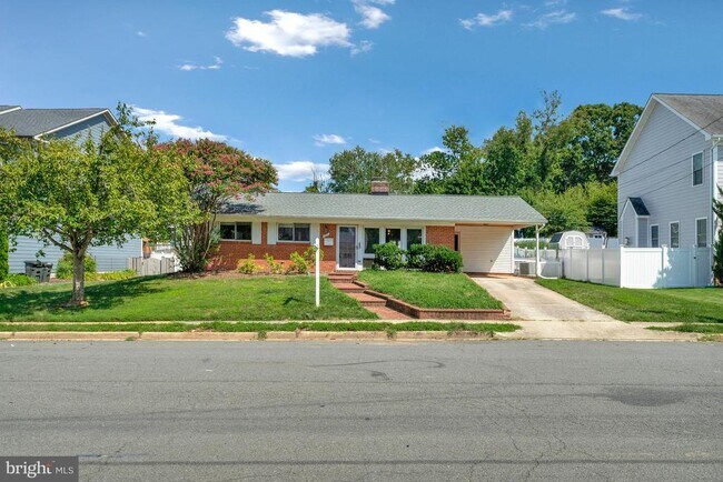 Photo - 304 Patrick St SW