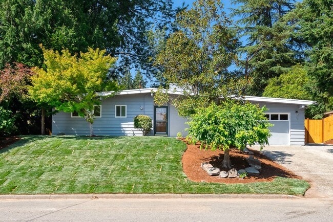 Building Photo - Newly Remodeled 3 Bed 1 Bath Rambler in Bellevue