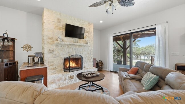 Photo - 628 Country Ln Dr