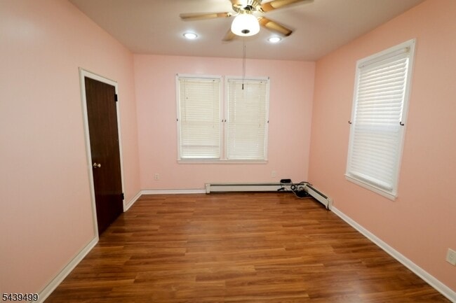Photo - 484 Delavan Ave