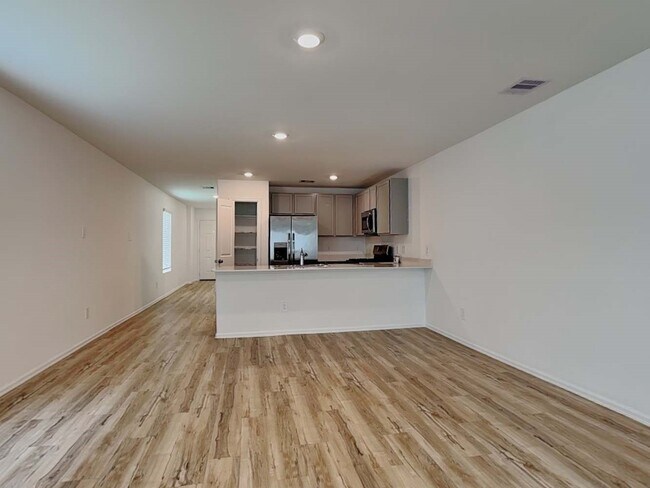 Photo - 18714 Mercer Fls Dr