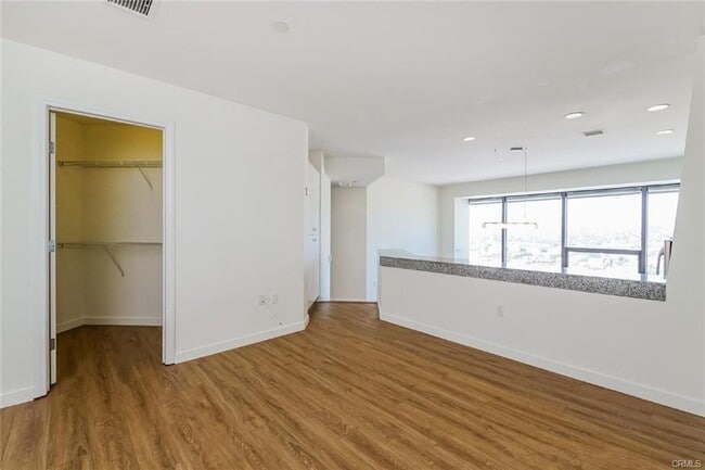 Photo - 1100 Wilshire Blvd Unidad 2603