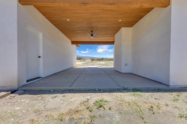 Photo - 41265 Lakeshore Blvd