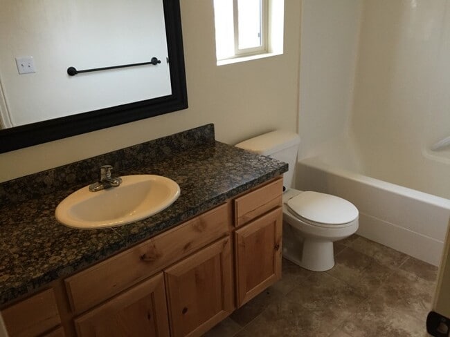 Photo - 460 W 1140 N