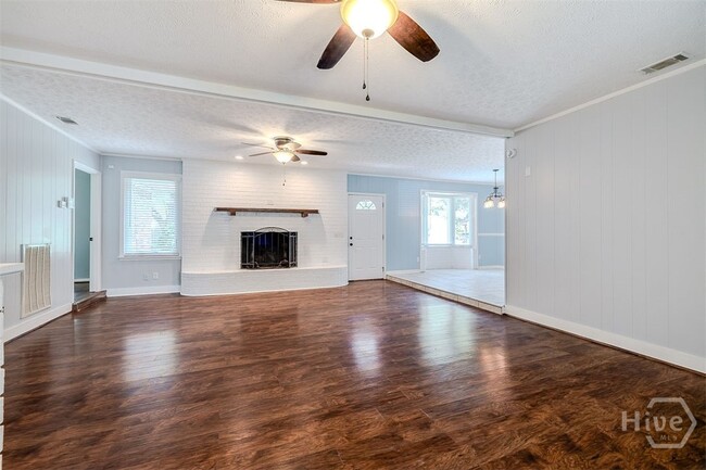 Photo - 104 W Moore St
