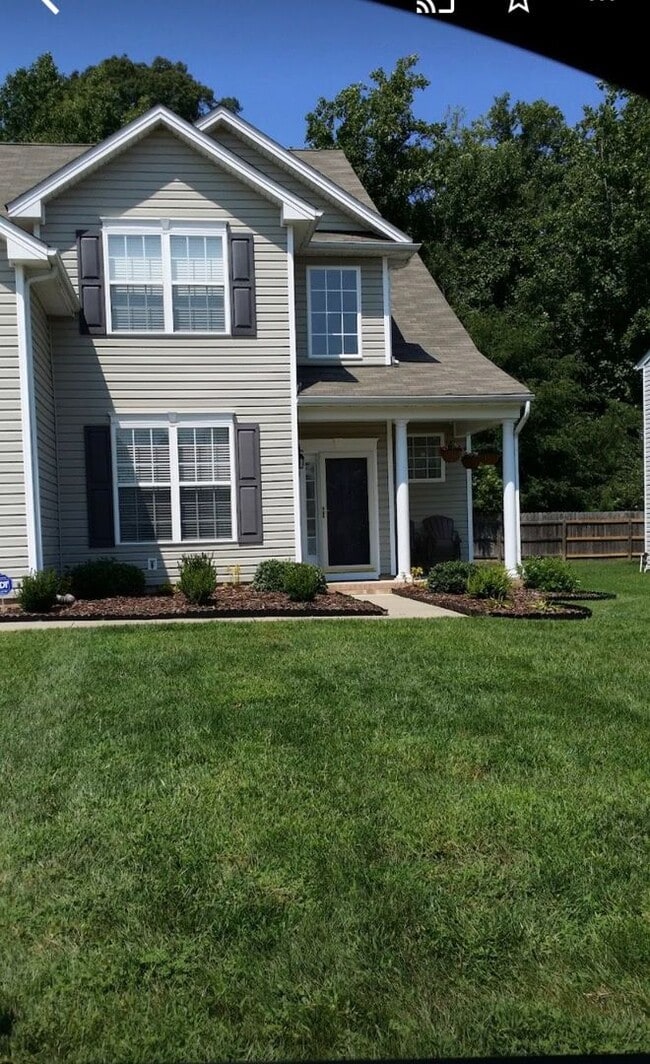 Charming 4-Bedroom 2.5 Bathroom Home locat... - Charming 4-Bedroom 2.5 Bathroom Home locat...