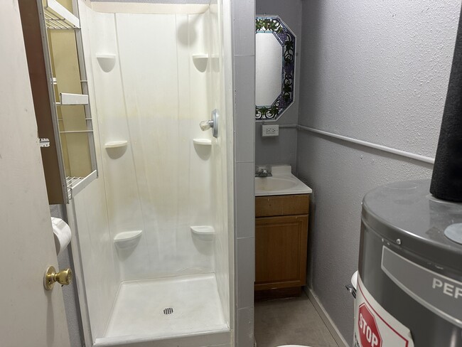 Photo - 758 W G Rd