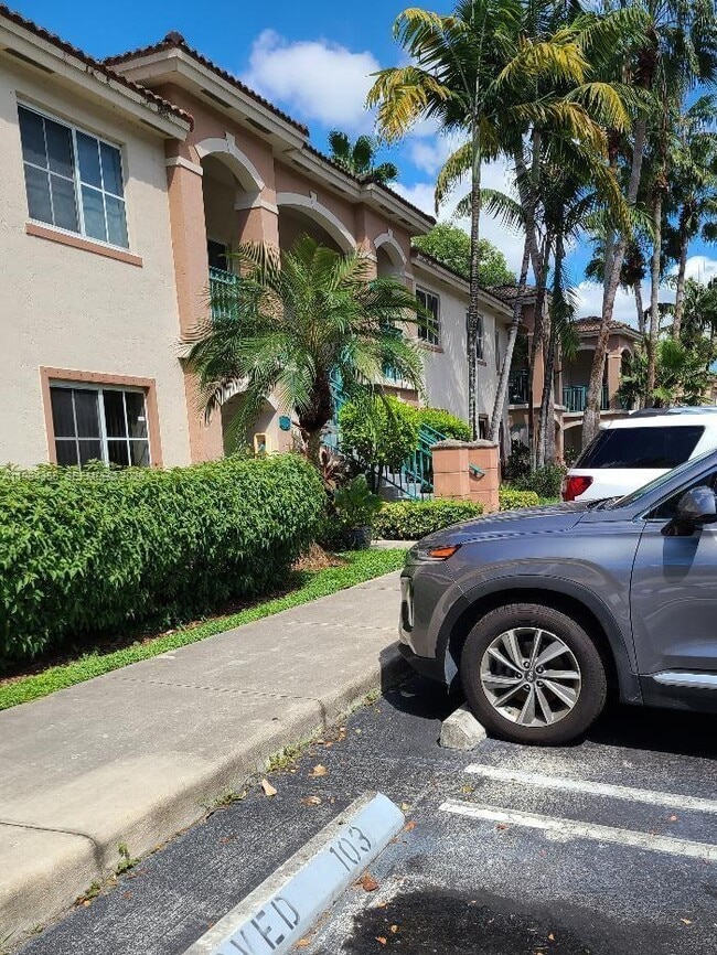 Building Photo - 1251 SE 31st Ct Unit 203-54