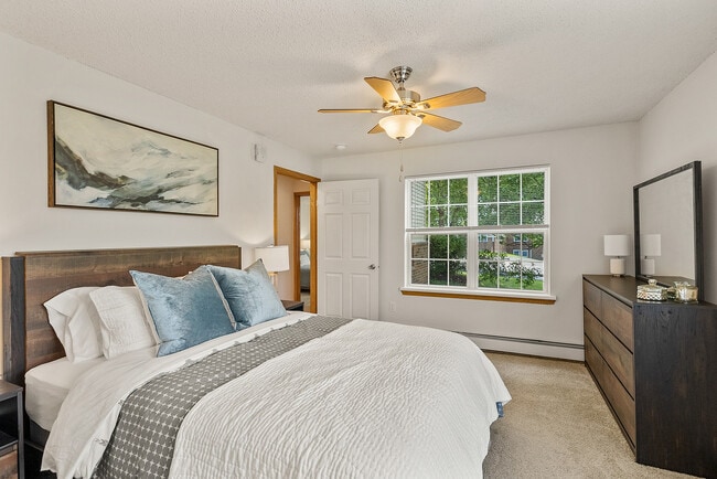 Riverwood Apartments Primary Bedroom