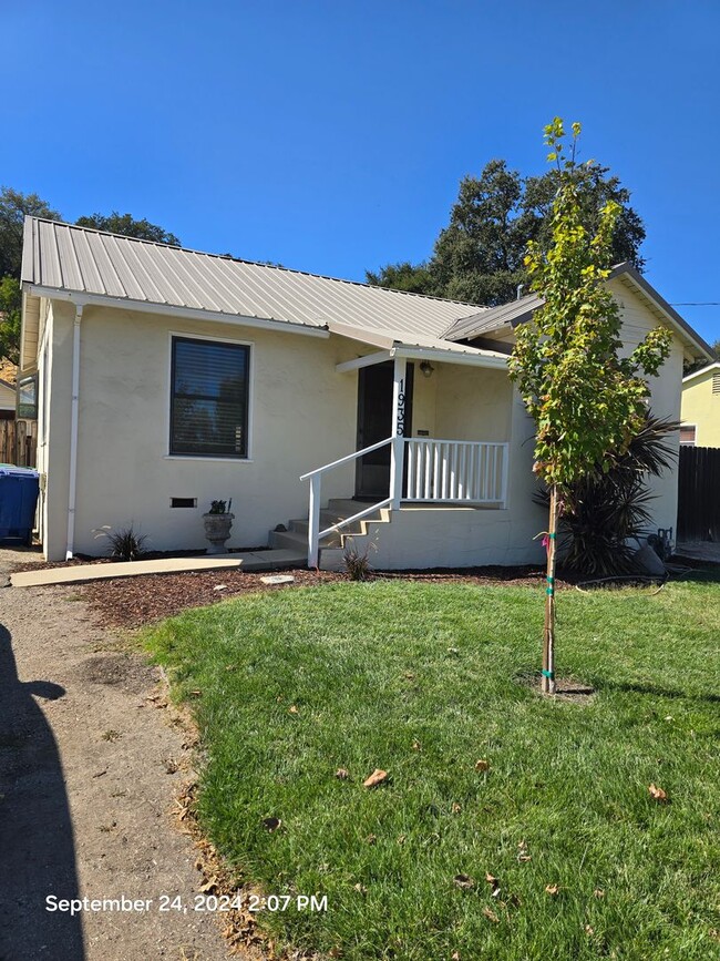 2 bed 1 bath with bonus room - 2 bed 1 bath with bonus room House