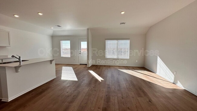 Photo - 16201 Harvester