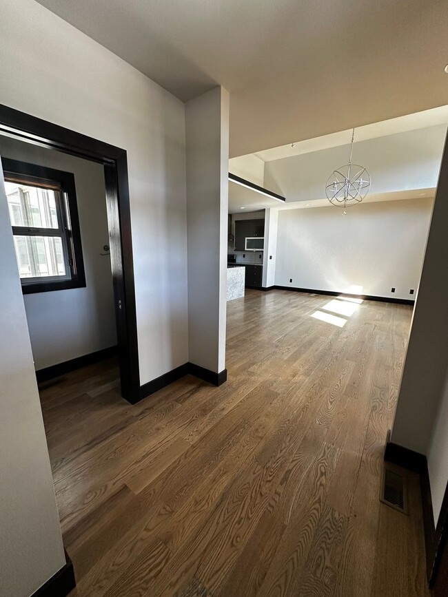 Photo - Gorgeous modern 5 bedroom - Minutes from MSU!